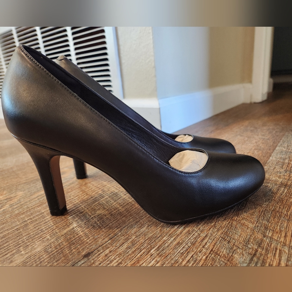 NWT Clarks Heavenly Star Black Leather Heels Size 9